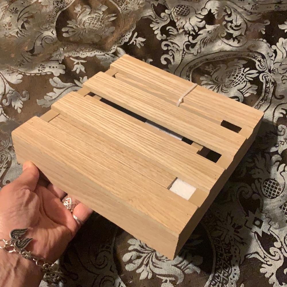 ๐ธ2 Wood Risers๐ธ - Picture 5 of 8